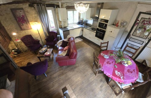 Sainte-Mondane Cottage | Charming Rural Home with Fireplace, WiFi, and Garden Near Dordogne River