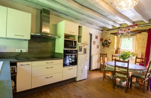 Sainte-Mondane Cottage | Charming Rural Home with Fireplace, WiFi, and Garden Near Dordogne River