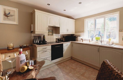 Ashby cum Fenby House | Charming rural one-bedroom barn conversion