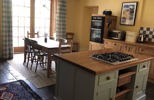 Peebles Cottage | Charming rural retreat in beautiful gardens