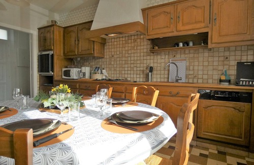 Challet Cottage | Charming Rural Retreat: Modern Comfort in Historic Challet