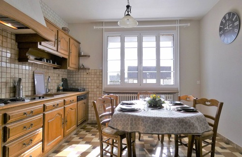 Challet Cottage | Charming Rural Retreat: Modern Comfort in Historic Challet