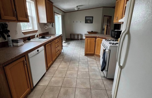 Livingston House | Charming rural setting 2-bedroom house in brilliant Livingston with WiFi and AC.