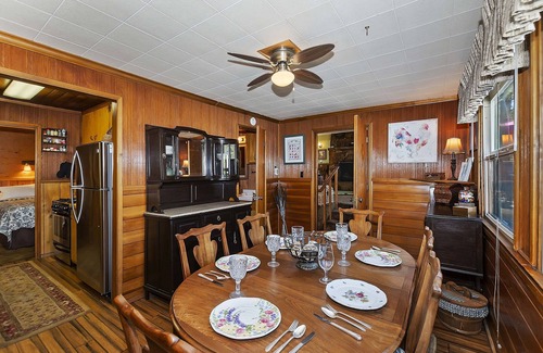 Moonridge House | Charming Rustic Cabin Close to Slopes, Game Room, Deck, BBQ, Fireplace