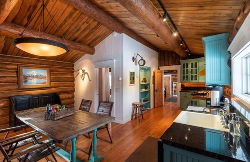 Bondurant Cabin | Charming, Rustic Cabin on River