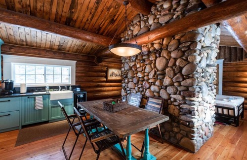 Bondurant Cabin | Charming, Rustic Cabin on River
