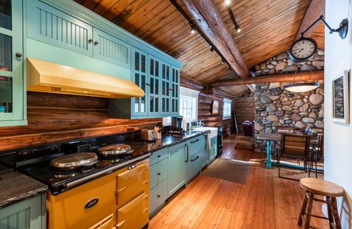 Bondurant Cabin | Charming, Rustic Cabin on River