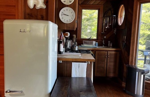 Vinalhaven House | Charming Rustic Cottage on Mill Creek