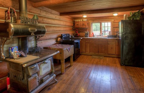 Raymond Cabin | Charming, Rustic Log Home on Edge of South Fork River