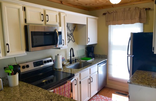 Sapphire House | CHARMING RUSTIC MODERN CLEAN PRIVATE RELAXING & FUN w/Resort Package