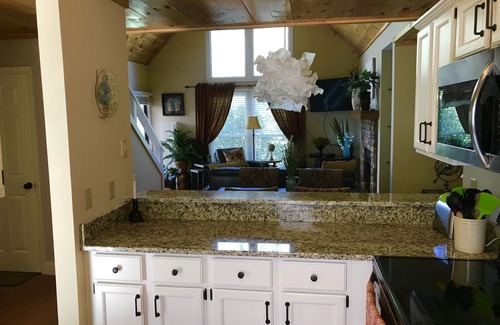 Sapphire House | CHARMING RUSTIC MODERN CLEAN PRIVATE RELAXING & FUN w/Resort Package