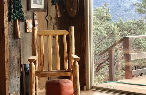 Wishon Cabin | Charming Rustic Mountain Cabin, Near Yosemite,Amazing Views, and a Fireplace