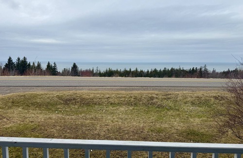 Hampton House | Charming rustic retreat with Bay of Fundy Views, escape to our serene haven.