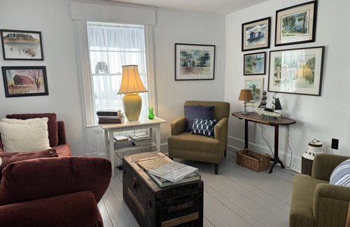 Hampton House | Charming rustic retreat with Bay of Fundy Views, escape to our serene haven.