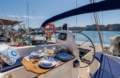 Bari City Centre Boat Rental | Charming sailing boat in the city center