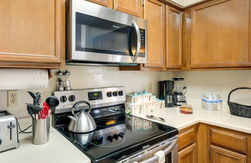 North San Antonio - SAT Condo | Charming San Antonio Condo w/Pool & Hot Tub!