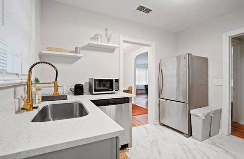 San Marco House | Charming San Marco Bungalow, Close to Everything