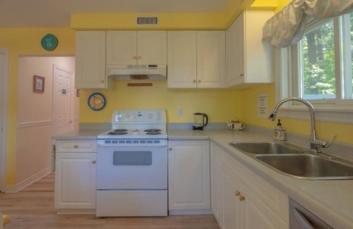 Trent Lakes Cottage | Charming Sandy Lake Cottage - Hot tub, Sauna