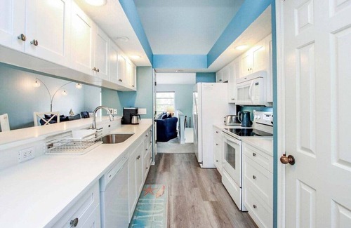Sanibel House | Charming Sanibel Island Home Minutes From The Beach - Catch of the Day