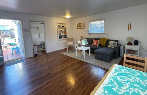 Oak Park Cottage | Charming Santa Barbara Cottage with large private outdoor patio & garden