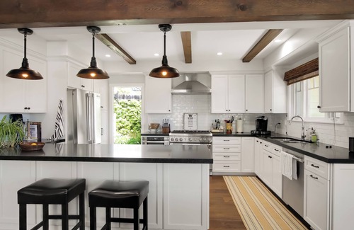 East Mesa House | Charming Santa Barbara Mesa Craftsman Home