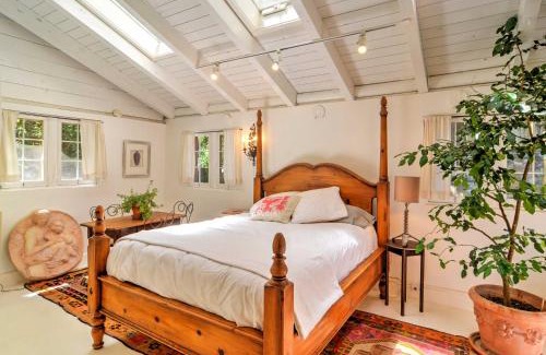 Tesuque House | Charming Santa Fe Studio Cabin with Patio and Yard!
