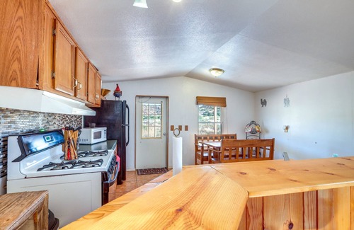 Santa Rosa House | Charming Santa Rosa Home w/Mountain Views & Porch