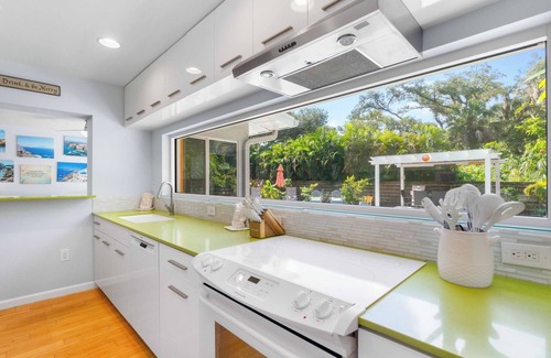 Indian Beach Sapphire Shores House | Charming Sapphire Shores Bungalow with Backyard Oasis
