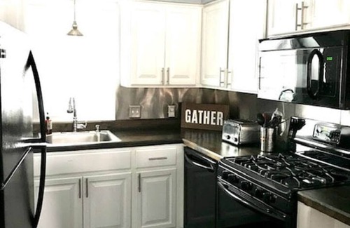 Saratoga Springs Apartment | Charming Saratoga Lake Rental, minutes from Saratoga and the track. Sleeps 3