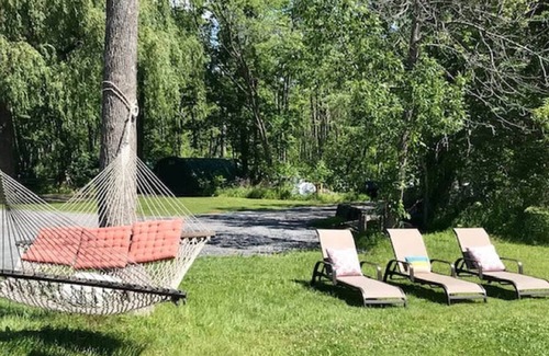 Saratoga Springs Apartment | Charming Saratoga Lake Rental, minutes from Saratoga and the track. Sleeps 3