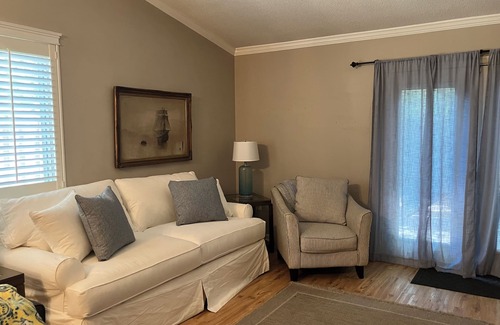 Victory Heights House | Charming Savannah Gem, MidTerm