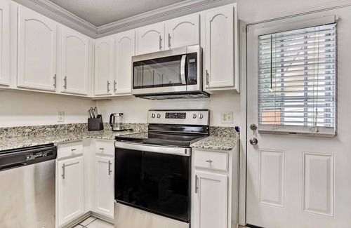 Savannah House | Charming Savannah Vacation Rental w/Game Room!
