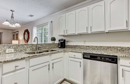 Savannah House | Charming Savannah Vacation Rental w/Game Room!