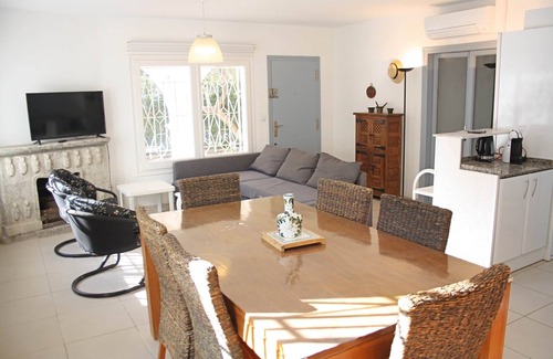 Vilafortuny House | Charming seafront villa