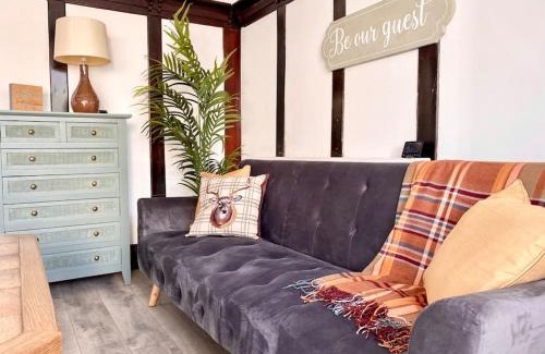 Leigh-on-Sea House | Charming Seaside Cottage in Leigh-on-Sea