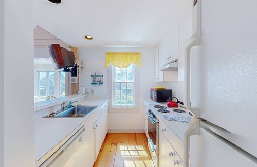 Mashpee Cottage | Charming Seaside Cottage Central to the Beach and New Seabury Resort Community