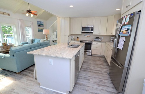 Carolina Dunes House | Charming seaside cottage located in Duck, NC.