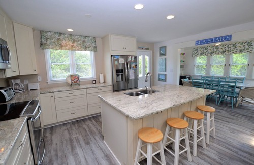 Carolina Dunes House | Charming seaside cottage located in Duck, NC.