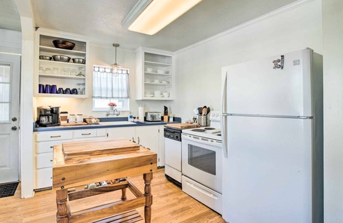 Pacific County Cottage | Charming Seaview Home w/BBQ, Deck & Fire Pit