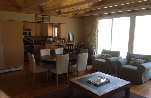 Hunter Cabin | Charming secluded mountain house with creek view. 5 min from Hunter Mtn.