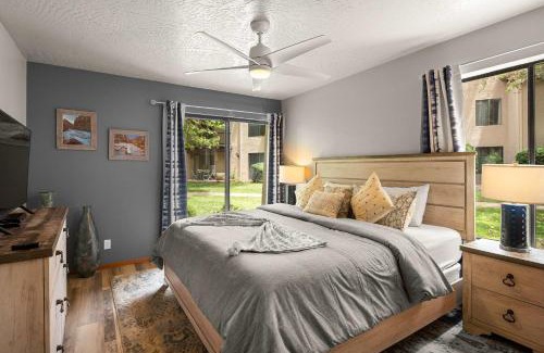 Oak Creek House | Charming Sedona Stay with Community Spa & Pool