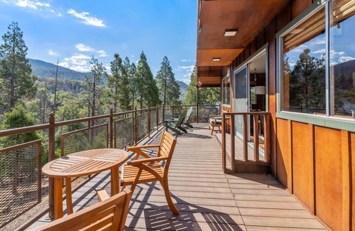 Posey Cabin | Charming Sequoia National Forest Cabin with Breathtaking Views