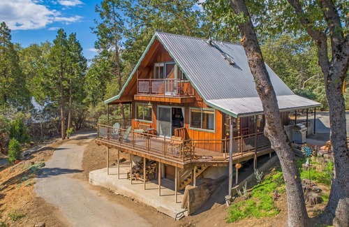 Posey Cabin | Charming Sequoia National Forest Cabin with Breathtaking Views