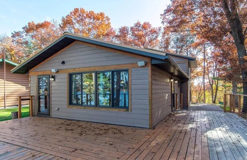 Motley Cabin | Charming Shamineau Lake Cabin