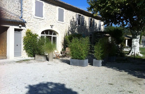 Lagnes Apartment | Charming single-storey gîte in a late 19th-century Provencal farmhouse (3*)