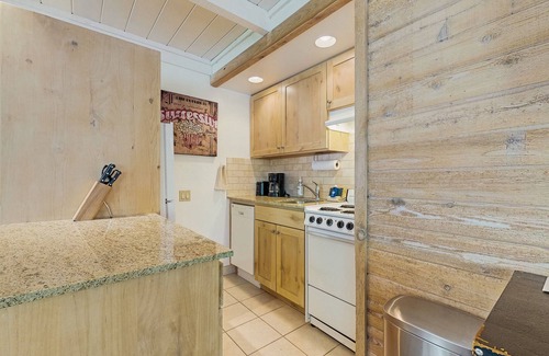 Elkhorn Apartment | Charming, ski-themed studio w/free WiFi, full kitchen - near downtown Sun Valley