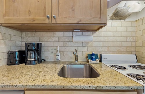 Elkhorn Apartment | Charming, ski-themed studio w/free WiFi, full kitchen - near downtown Sun Valley
