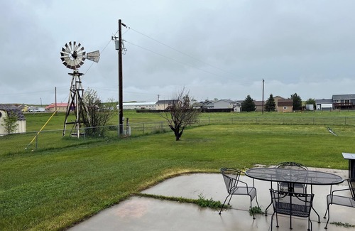 Caputa House | Charming Small-Town Getaway in New Underwood