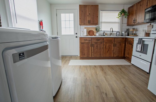 Hagerstown Apartment | Charming small town experience in Hagerstown, Indiana, self check-in, sleeps 5+