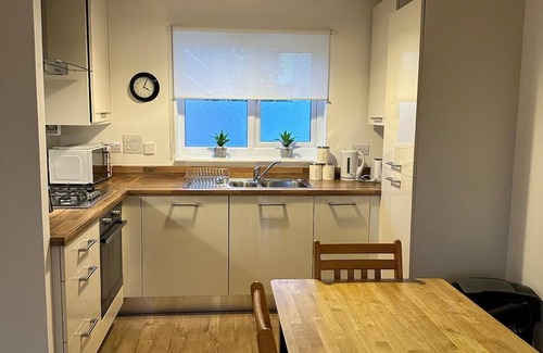 Sittingbourne Apartment | Charming Smart 1-bedroom apartment close to Sheerness beach/ WiFi and parking